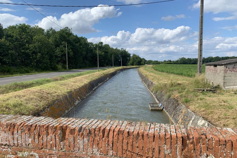 Water conveyance system in France